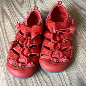 Keen closed toe water shoes size 11.